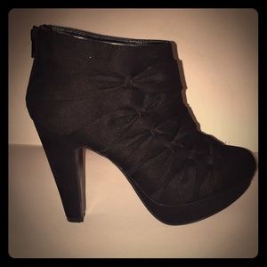 NWT Call It Spring sueded bootie (Cyrstal)